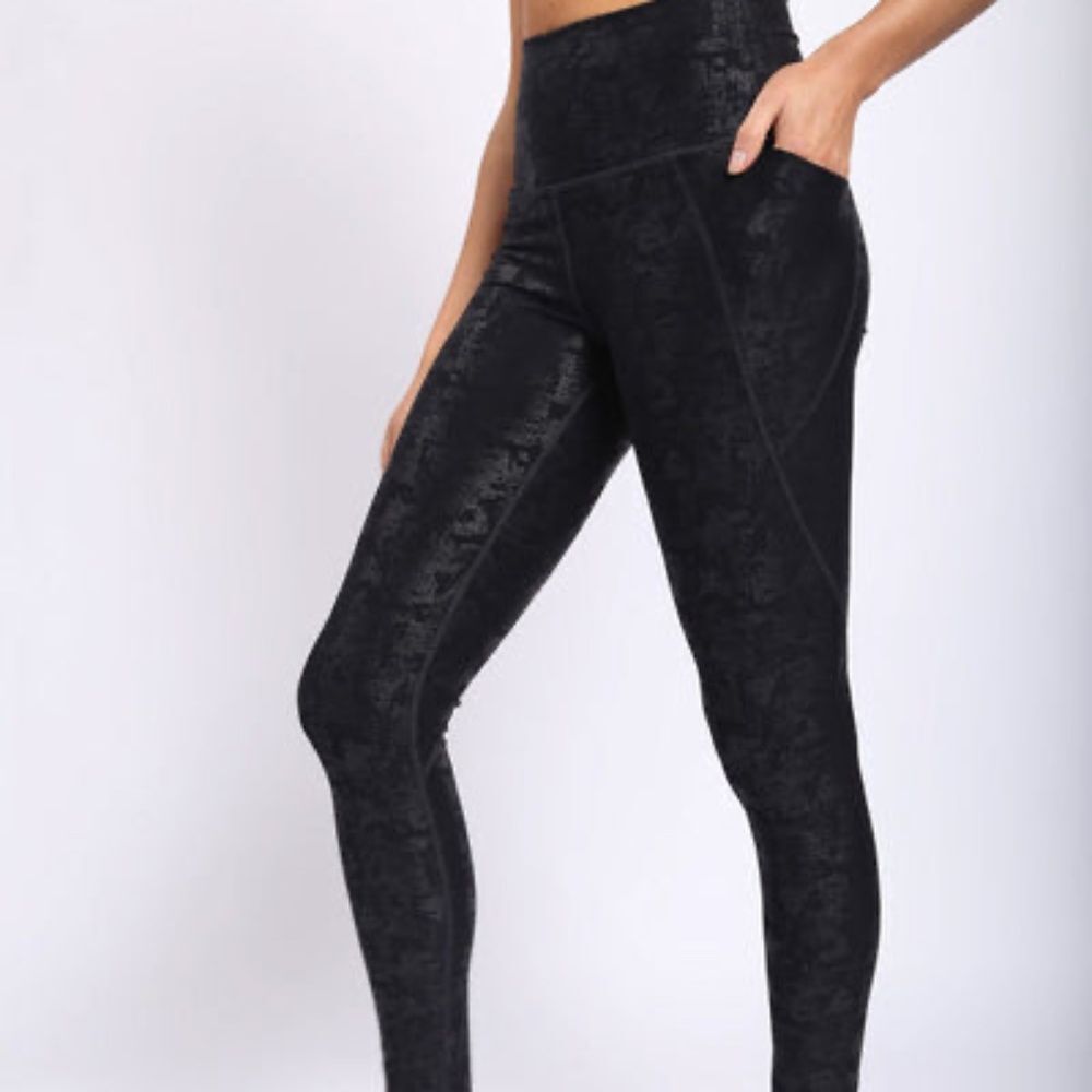 Mono B Black Metallic Foil Highwaisted Leggings with Side Pockets - Size S - EUC